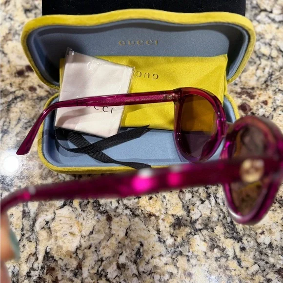 Gucci Fuchsia Sunglasses for Women - Picture 5 of 7